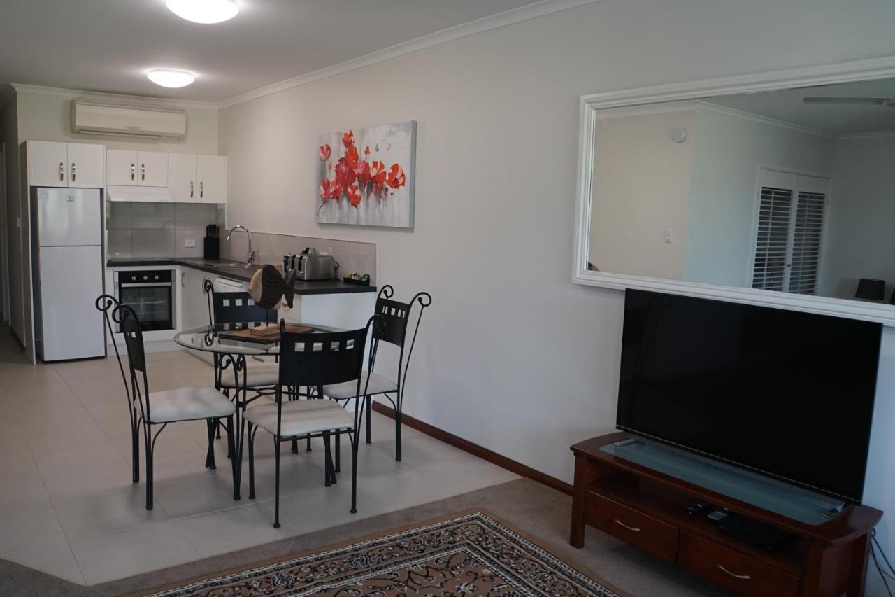 Airlie Seaview Apartments Airlie Beach Exterior photo